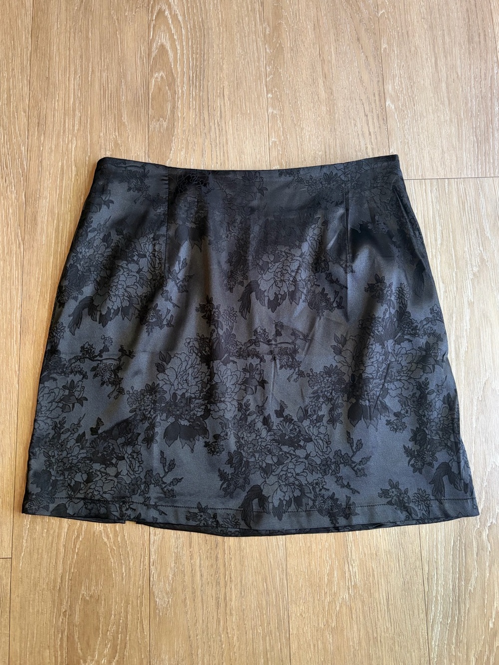 LYANER Black Satin/Silk Floral Jacquard Mini Skirt - Picture 5 of 7